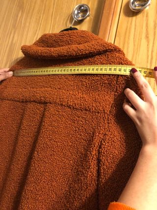 Abrigo pelo rizo marrón/naranja