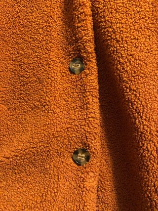 Abrigo pelo rizo marrón/naranja