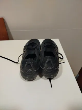 Scarpe da calcio Adidas Predator di fascia media