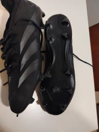 Scarpe da calcio Adidas Predator di fascia media