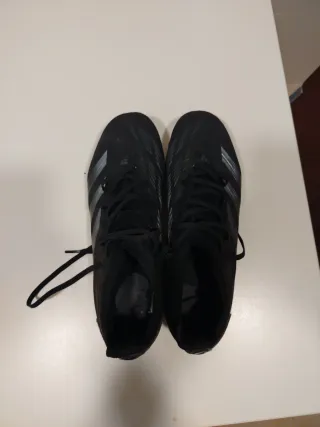 Scarpe da calcio Adidas Predator di fascia media