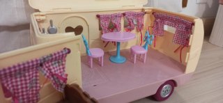 Caravana y Coche Sylvanian WoosZeez Families Rosa.