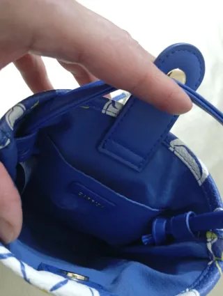 Borsello a tracolla Carpisa fiori blu bianco