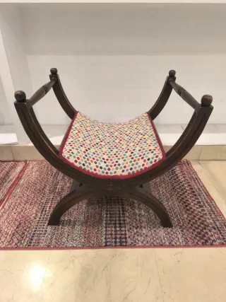 Juego de 2 sillas decorativas de madera con alfomb