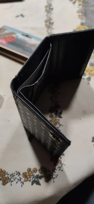 Billetera Quiksilver Negra con Diseño Calaveras