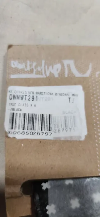 Billetera Quiksilver Negra con Diseño Calaveras