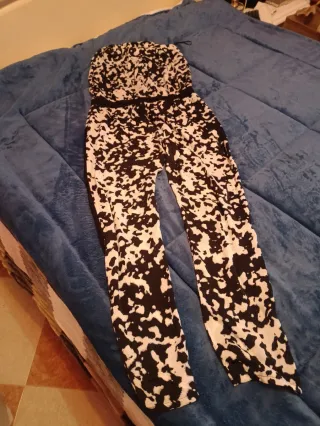 Mono sin tirantes estampado blanco y negro