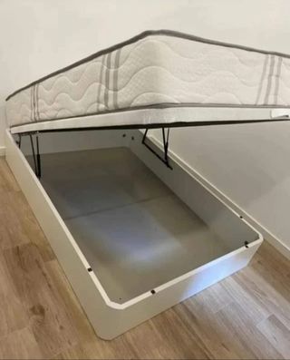 Dormitorio completo: cama, canapé y colchón