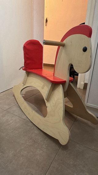 Caballito de madera Hape