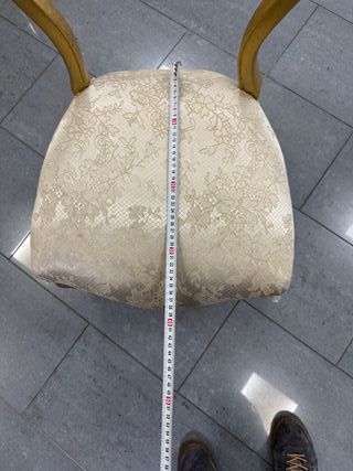 Silla Vintage Dorada con Tapicería Beige