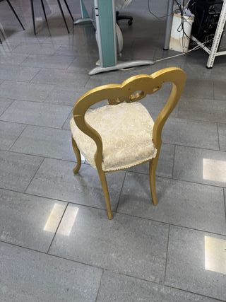 Silla Vintage Dorada con Tapicería Beige