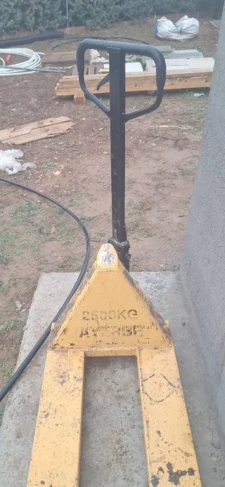 Transpaleta manual 2500kg