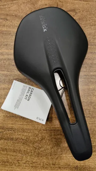 Sillín Fi'zi:k Antares Vento Carbon Rail