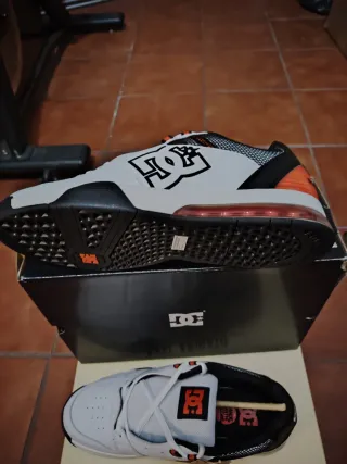 Zapatillas DC Piel Blancas Talla 46. Y Ted Baker