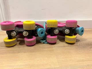 Patines de 4 ruedas rosas y turquesa