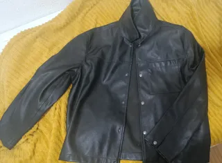 Chaqueta cuero sintético negra