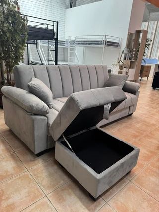 HERMOSO SOFÁ DE TRES PLAZAS, CON ALMACENAJE