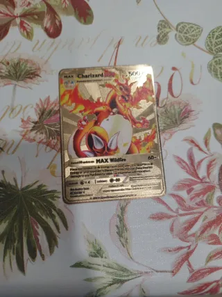 Carta Pokémon Charizard MAX Metálica Dorada