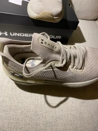 Zapatilla Under Armour Shift Beige/Gris