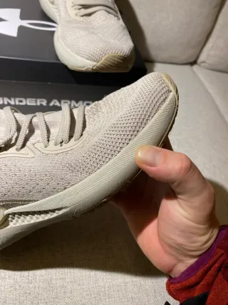 Zapatilla Under Armour Shift Beige/Gris