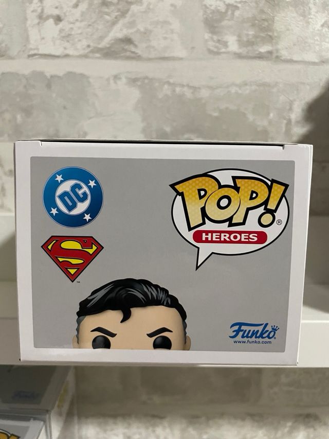 Funko Pop! Superman 573 DC Comics Heroes (DECO)