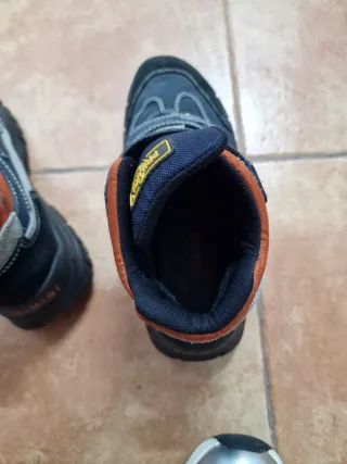Botas de montaña Primigi, talla 38