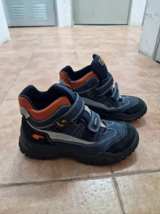 Botas de montaña Primigi, talla 38