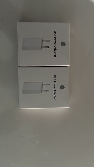 Adaptador de Corriente USB Apple sin abrir.