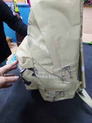 Mochila beige con estampado de animales