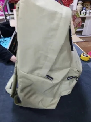 Mochila beige con estampado de animales