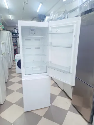 Frigorífico 'HYUNDAI' combi no frost (COMO NUEVO)