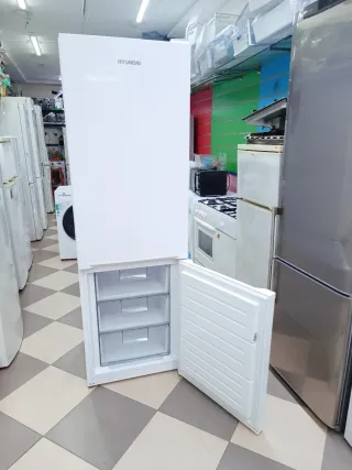 Frigorífico 'HYUNDAI' combi no frost (COMO NUEVO)