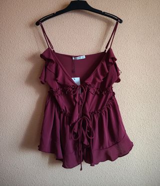 Camiseta morada con volantes