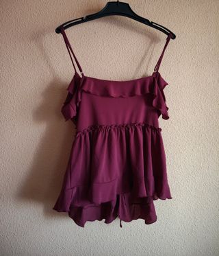 Camiseta morada con volantes