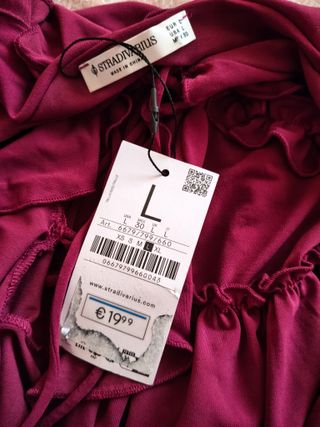 Camiseta morada con volantes