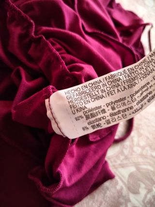 Camiseta morada con volantes