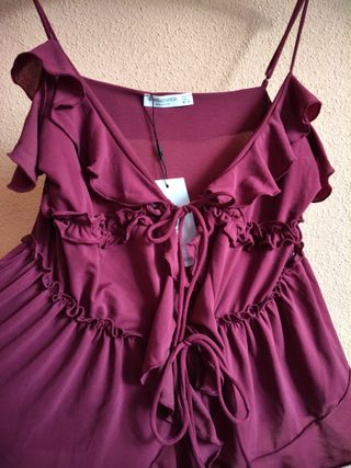 Camiseta morada con volantes