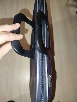 Bolso redondo de yute con asas de madera