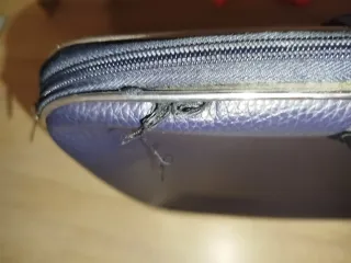 Bolso redondo de yute con asas de madera