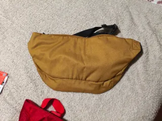 Set di tre borse a tracolla Nike, Supreme e Vans