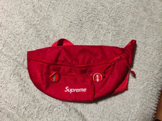 Set di tre borse a tracolla Nike, Supreme e Vans