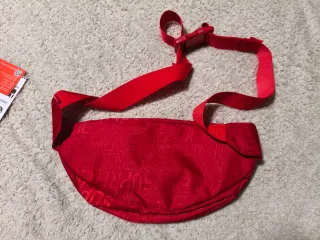 Set di tre borse a tracolla Nike, Supreme e Vans