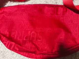 Set di tre borse a tracolla Nike, Supreme e Vans