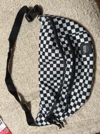 Set di tre borse a tracolla Nike, Supreme e Vans