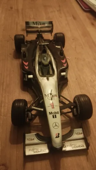 Mercedes-Benz F1 Hakkinen escala 1/18. MP14