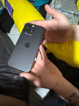 iPhone 16 Pro Max Negro/Gris