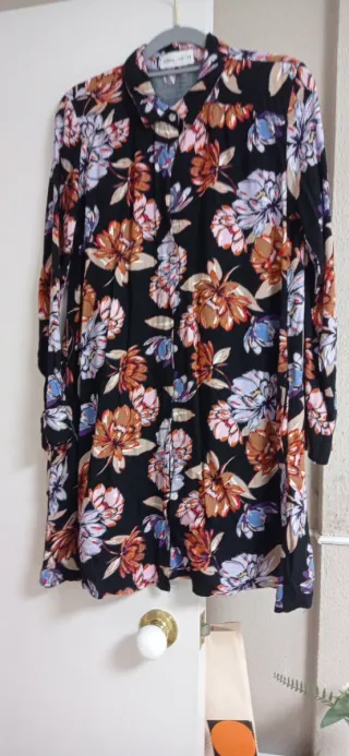 Vestido camisero floral negro talla XS