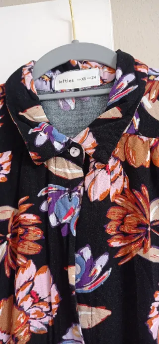 Vestido camisero floral negro talla XS