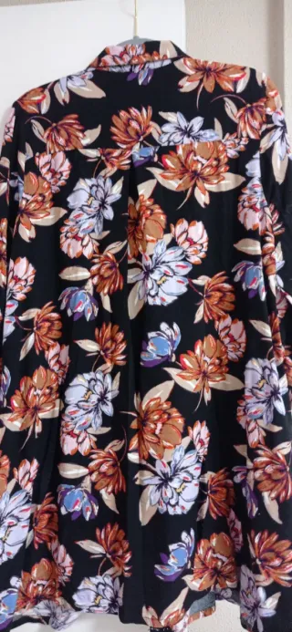 Vestido camisero floral negro talla XS