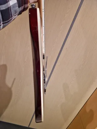 Bella y versátil Ibanez SA360NQM